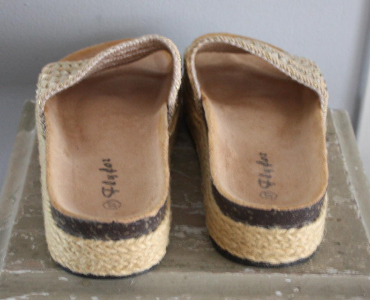 Slippers met goudkleurige studs en beige en juten zoolrand maat 37