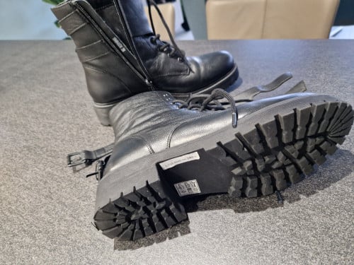Wandelschoenen zwart maat 38.