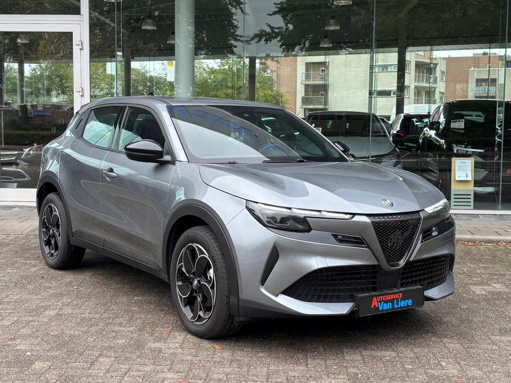 Alfa Romeo Junior 54 kwh 156pk elettrica led | carplay|adapt cruise| rijkla