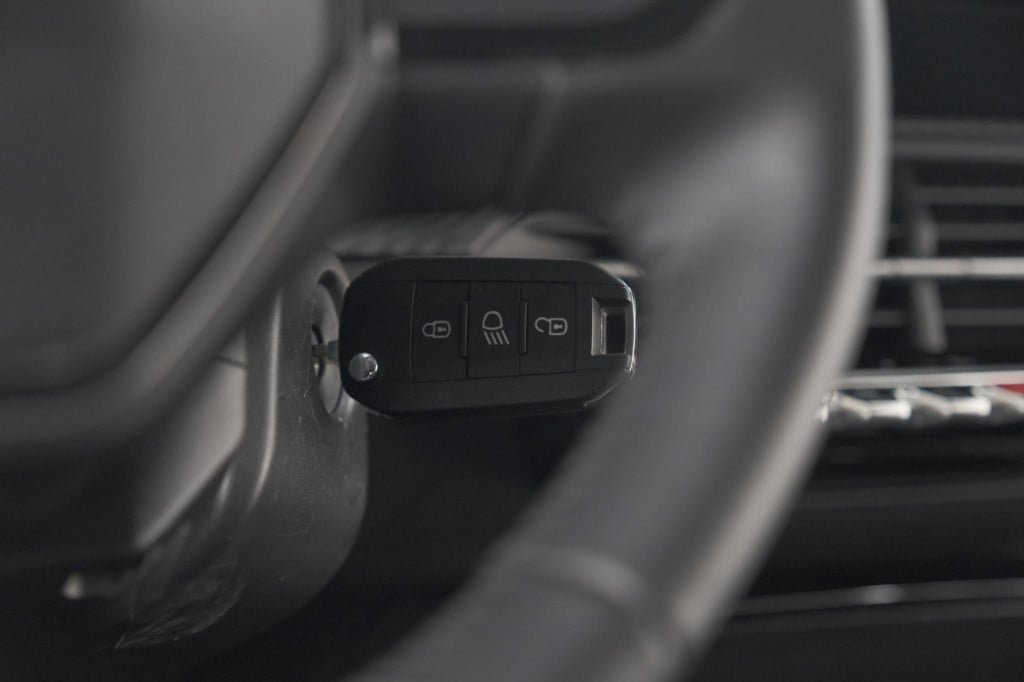 Peugeot 208 puretech 100 active | navigatie | cruise control | apple carpla
