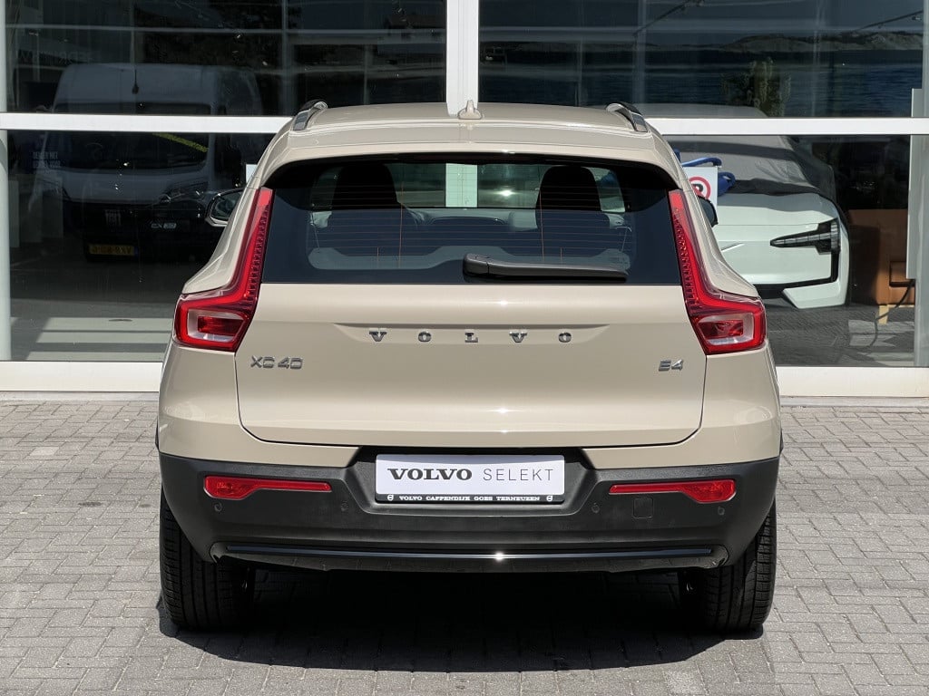 Volvo XC40 b4 197pk plus dark| adap.cruise| trekhaak|camera| googlemaps| el