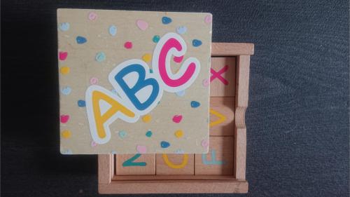 Speel ABC hout met kistje 27-delig