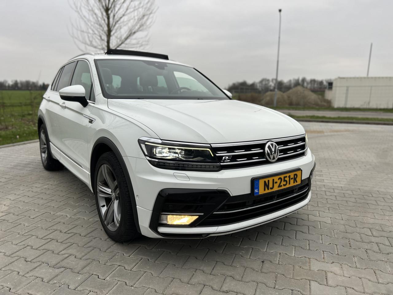 Volkswagen Tiguan 1.4 TSI ACT R-LINE|APK|STOELV|TREKH|PANO