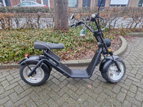 Super gave Spyder Wheelz E-chopper