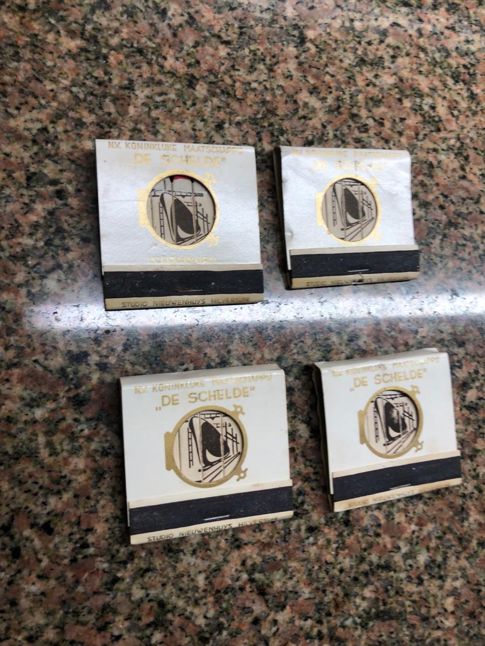 Vier vintage luciferdoosjes van N.V. Koninklijke Maatschappij "De Schelde".