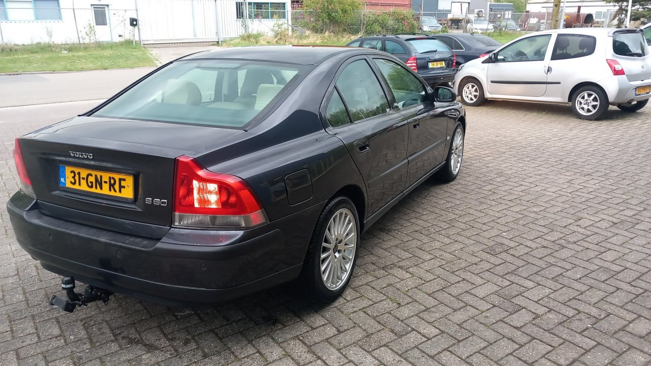 Volvo S60 2.4 170 pk Edition bj:2001 airco lm-velgen i.z.g.st apk 2026 !!