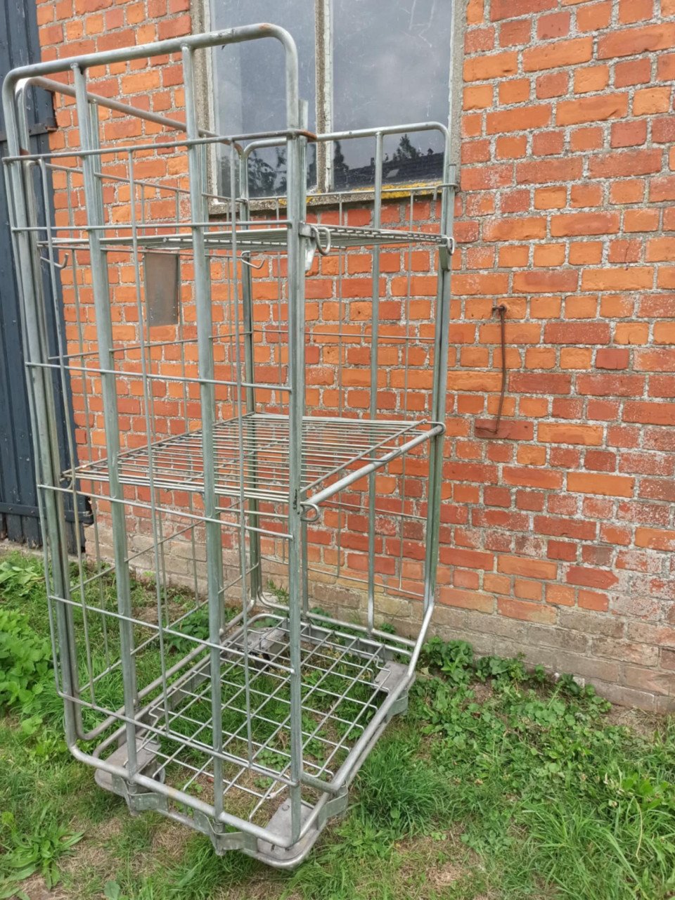 3 hek - rolcontainer rek met plateau's
