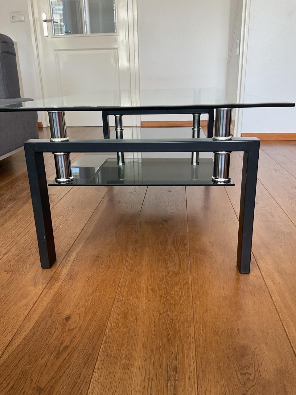 Glazen tafel met zwart frame