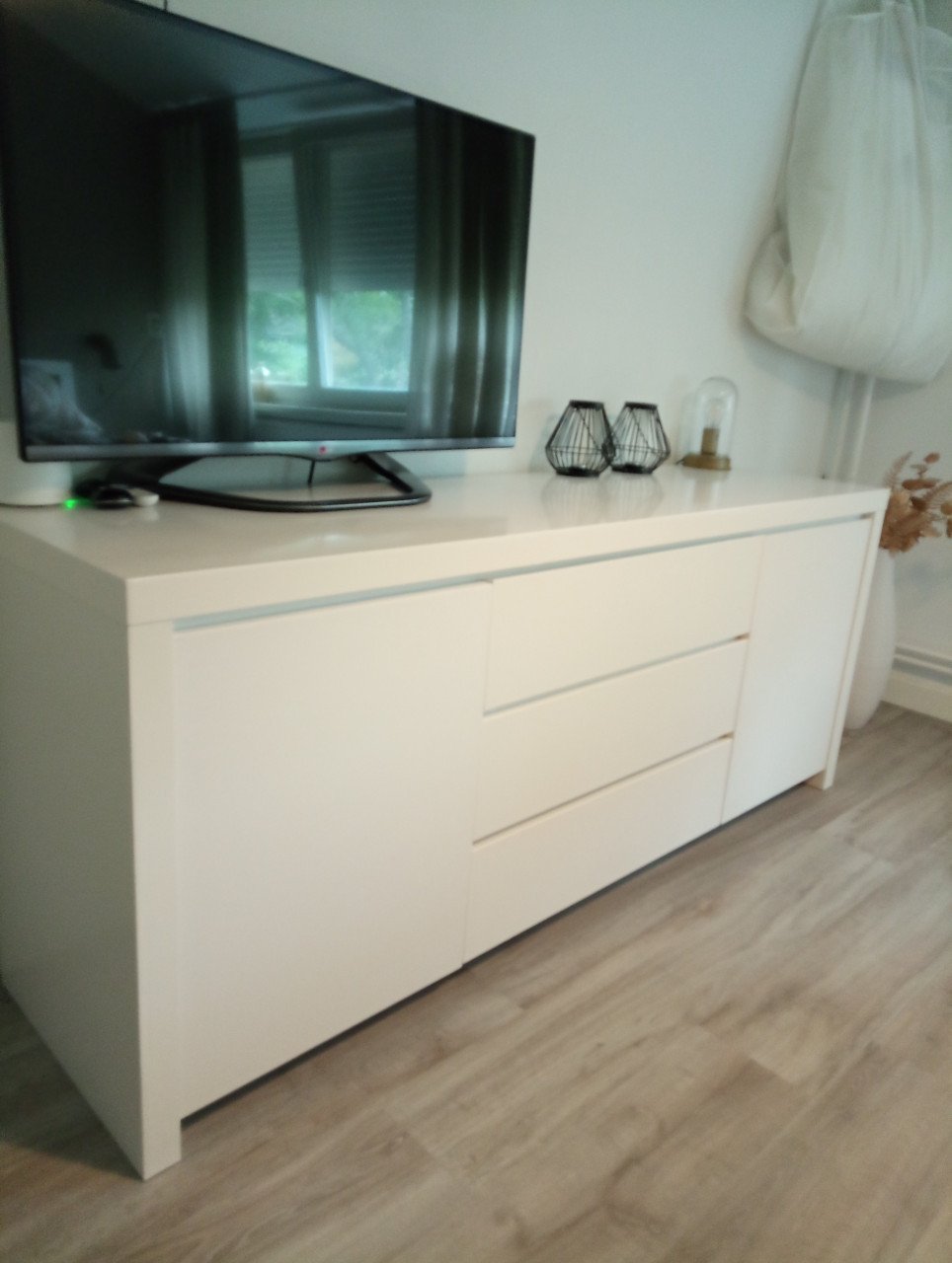 Wit dressoir
