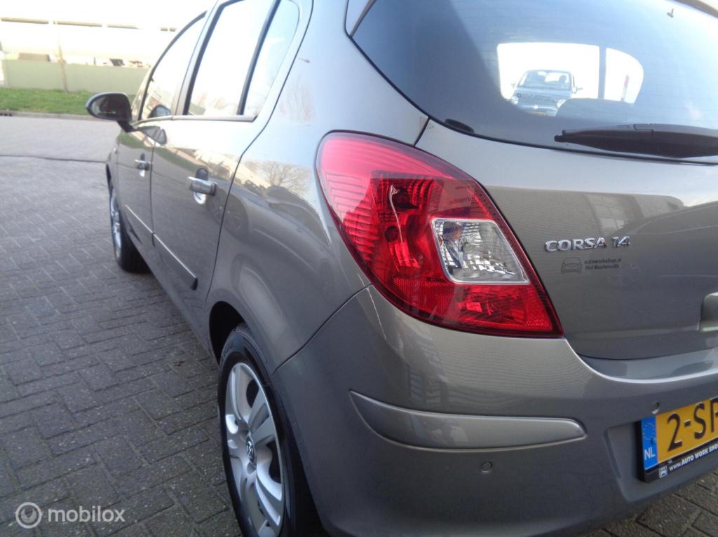 Opel Corsa 1.4-16v design ed/automaat/airco/stoelverw/ stuurverw/cruise con
