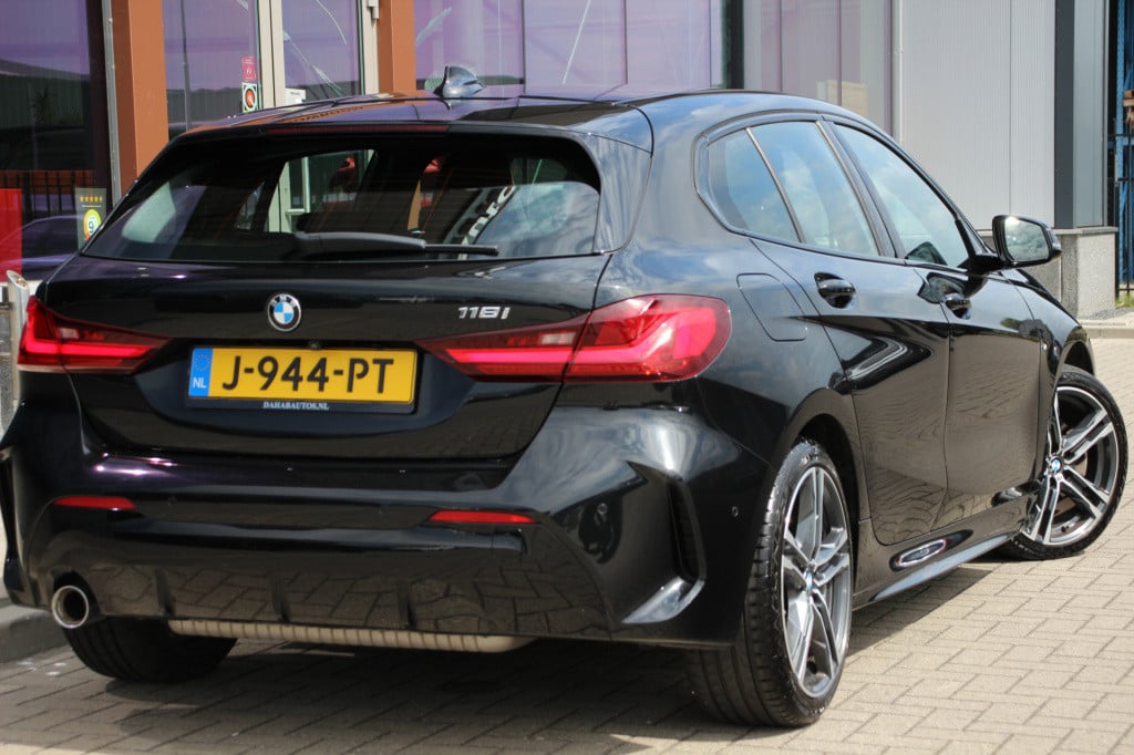 BMW 1 Serie 118i m-sport | digitale cockpit | leder | camera | dab