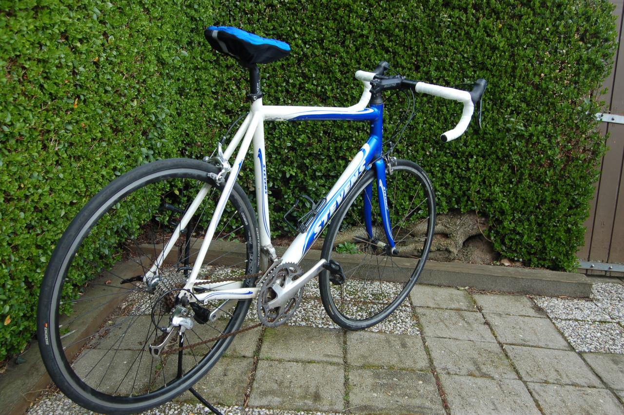 RACEFIETS  , Steevens  * * *