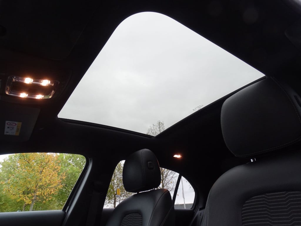 Mercedes-Benz A-Klasse 200 advantage | pano | 18" | led