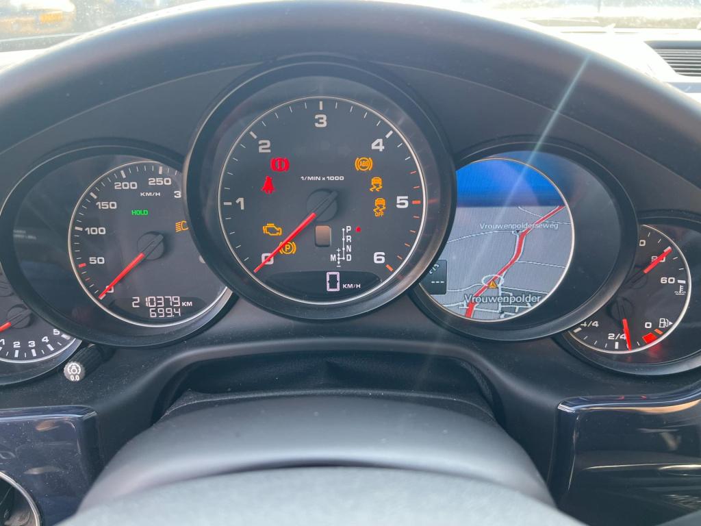 Porsche Panamera schuif/kanteldak, leer, navi, afn. trekhaak enz...