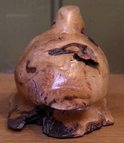 Plataanhout gesculpteerde patrijs