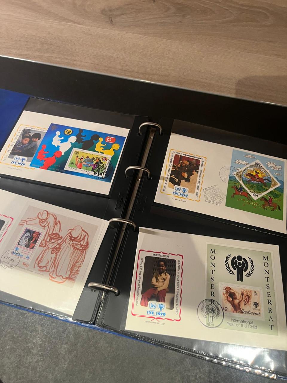 Album met enveloppen 'Jaar van het kind 1979'