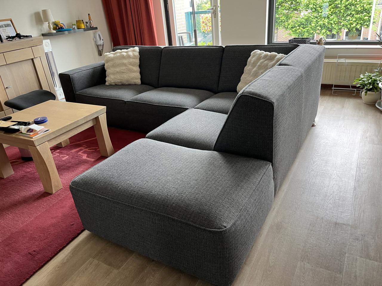Te koop hoekbank.