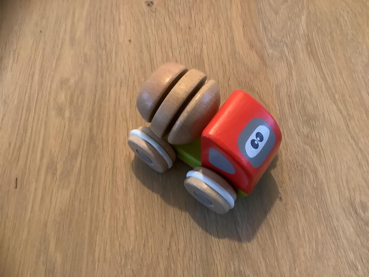 Houten Speelgoed: Ikea Blokkendoos, Chicco Betonwagen, Auto, Hema Trekdier