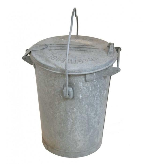 Te koop; zinken vuilnisemmer vuilnis emmer vintage voerton