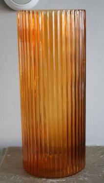 Oranje glazen vaas met ribbel struktuur