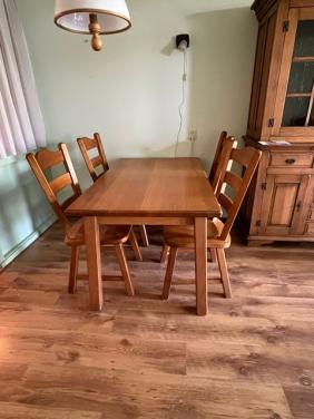 Eethoek Tafel en 4 stoelen