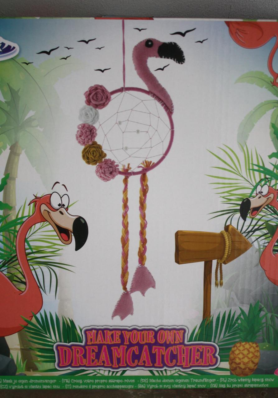 Make your own dreamcatcher flamingo