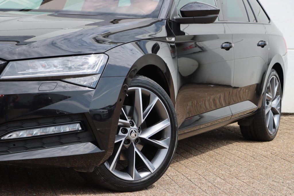 Skoda Superb combi 1.4 tsi iv sportline 218pk dsg6