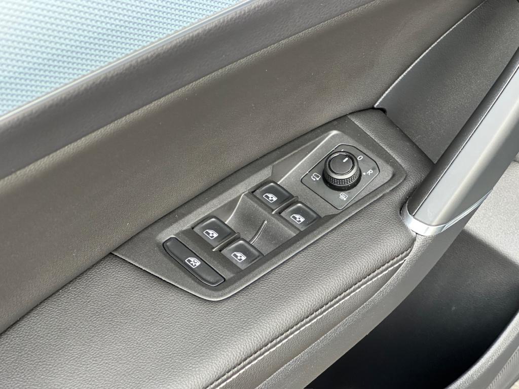 Volkswagen Touran 1.5 tsi 150pk dsg goal 7-persoons | trekhaak | dode hoek 