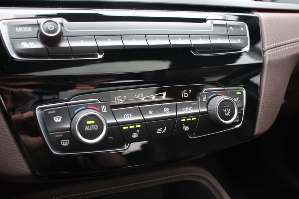 BMW X1 sdrive18i m sport - pano - leder - led - headup - navi plus - full o