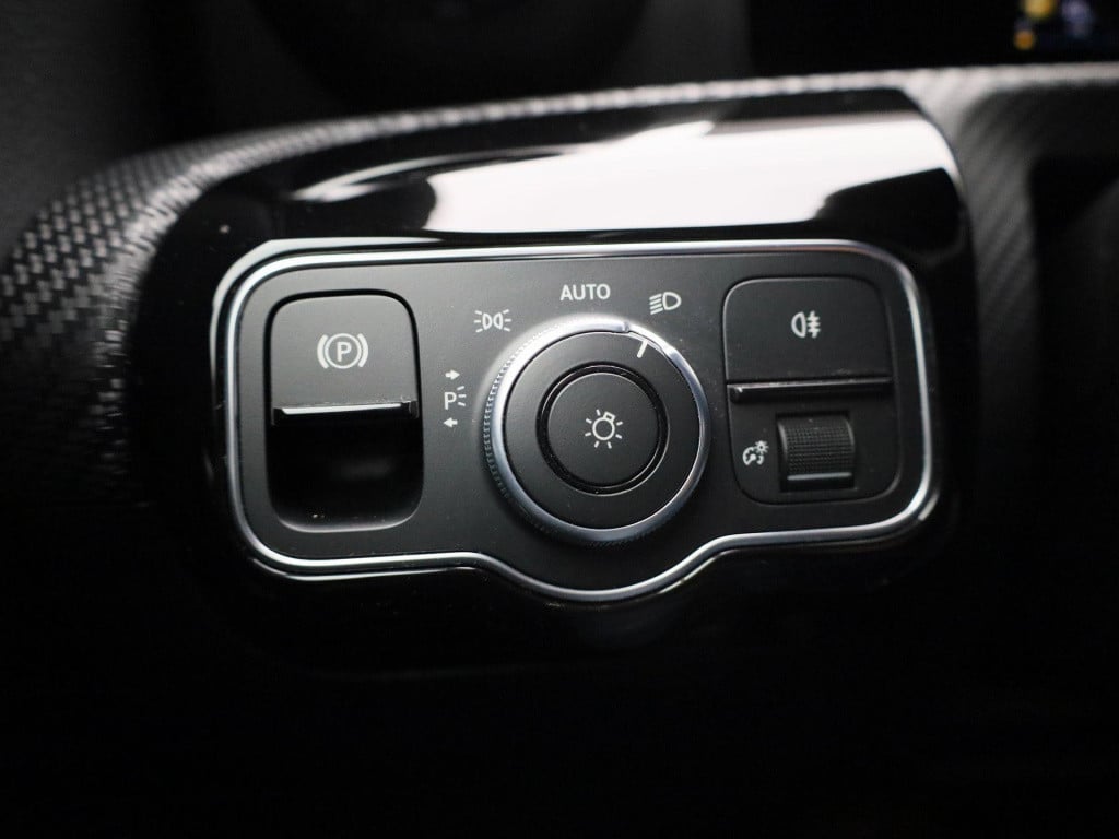 Mercedes-Benz A-Klasse 250 e business line | automaat | lmv | half leder | 