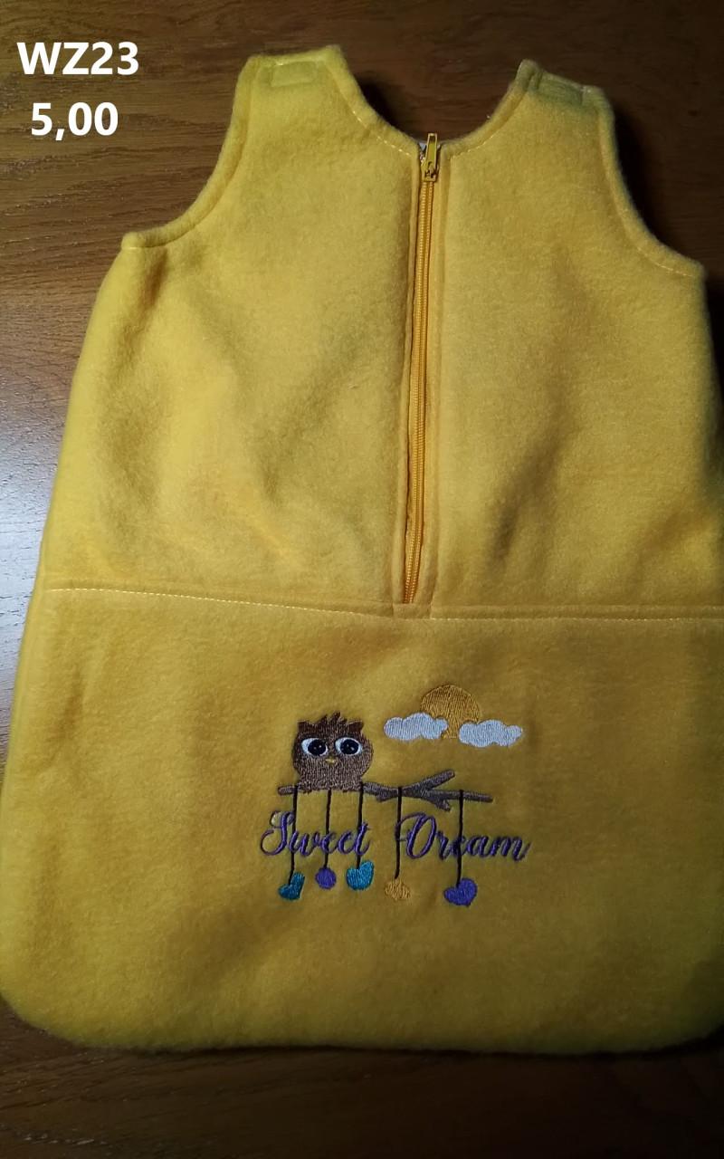 Poppenkleertjes baby born. Slaapzak. Opbrengst KiKa.