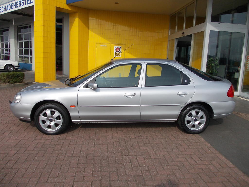 Ford Mondeo 1.8 td ghia
