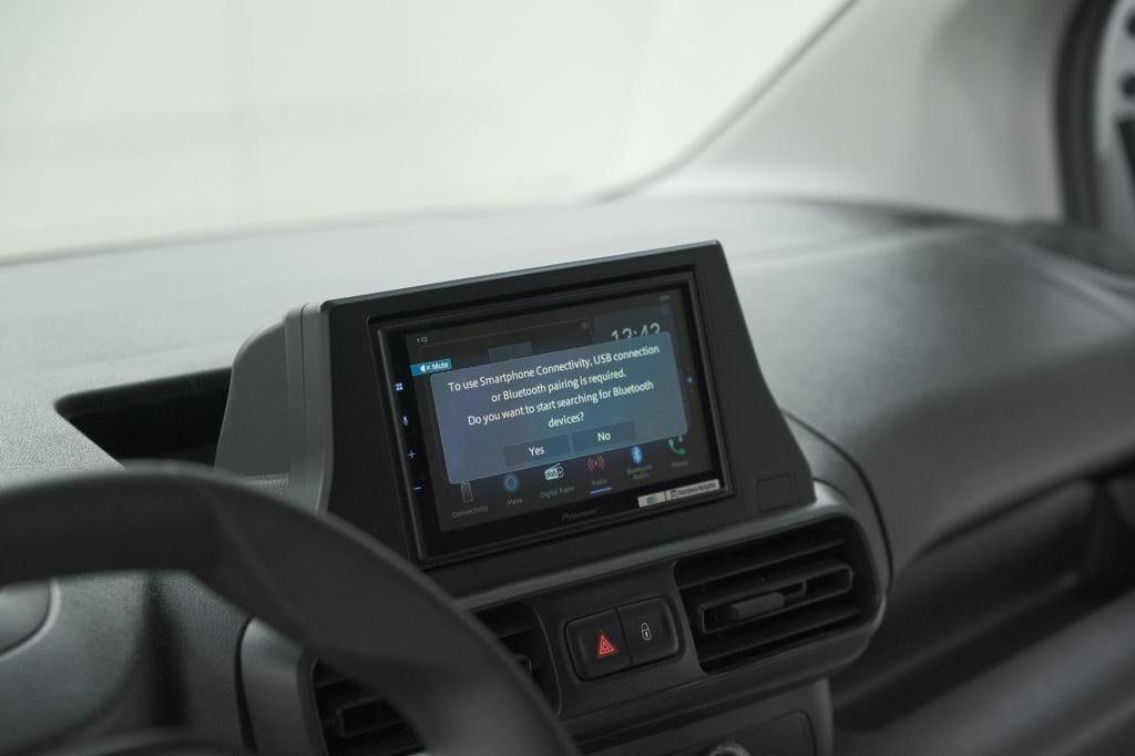 Peugeot Partner 1.5 bluehdi 100 s&s l1 | trekhaak | camera | apple carplay 