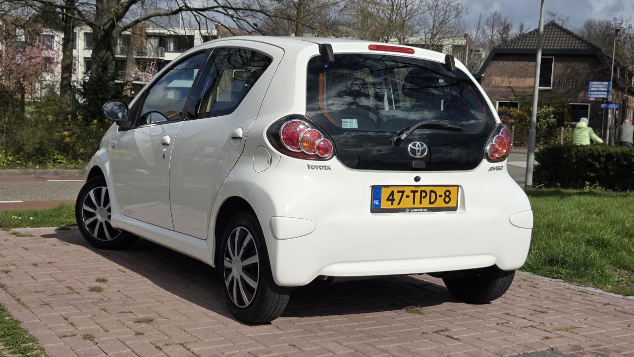 Aygo 1.0-12V Comfort Navigatie | 2012 | AIrco | 5-Deurs | NAP | APK 3-2027