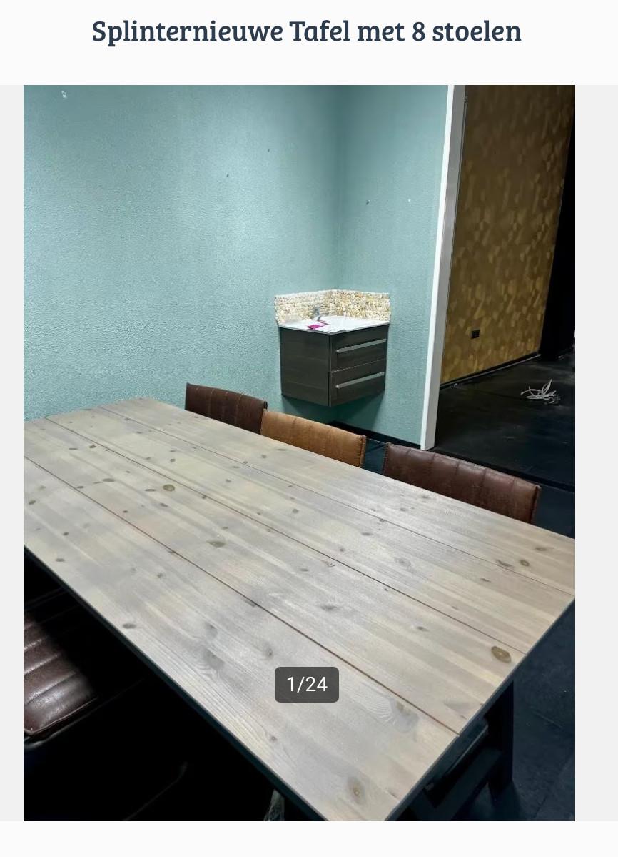 Nieuwe tafel met 8 stoelen