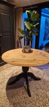 Mooie ronde eettafel