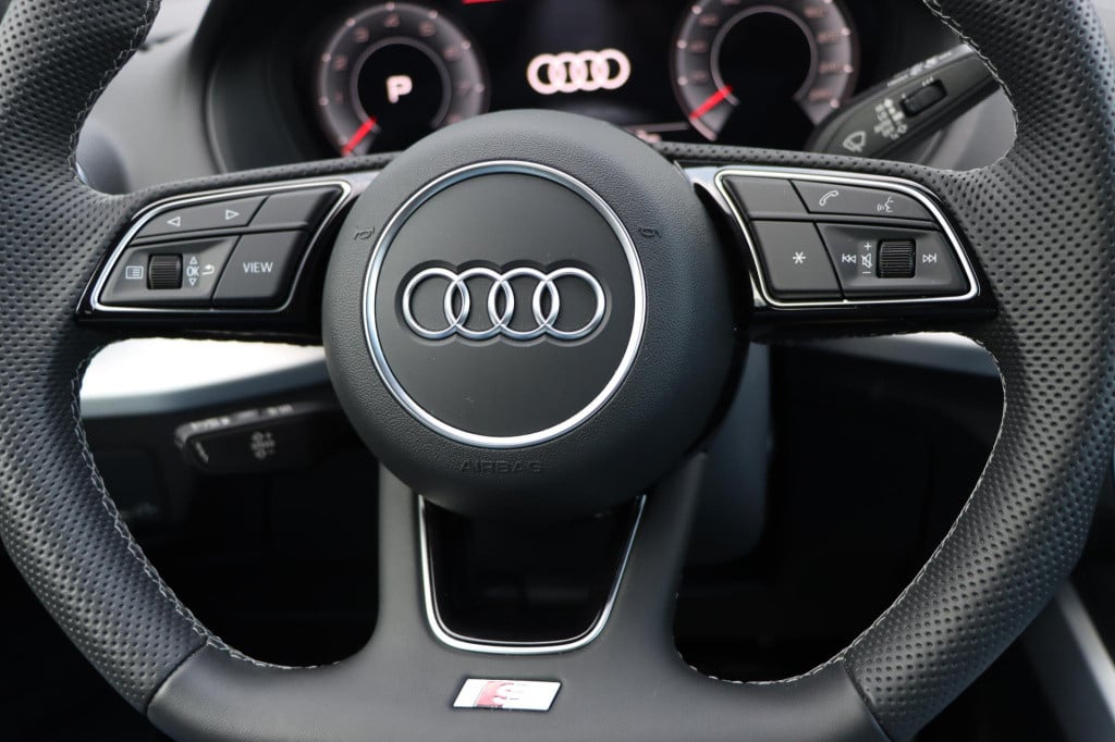 Audi Q2 35 tfsi s edition s-tronic