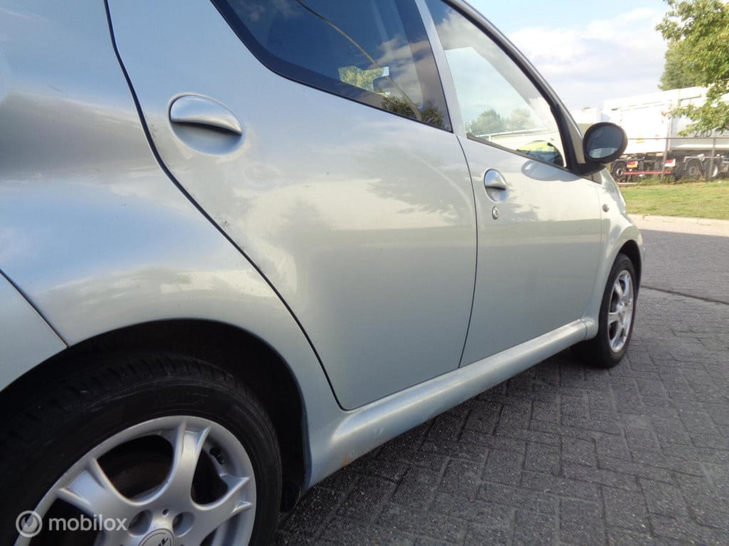 Toyota Aygo 1.0-12v + stuurbekr.lm velgen nieuwe apk mee neemprijs