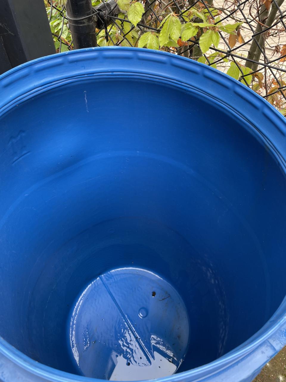 6x Eenmalig gebruikte Degelijke Tonnen met Deksel en evt Klem