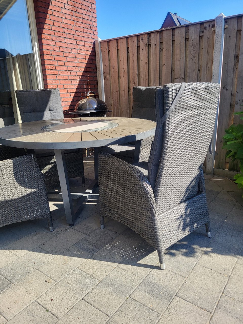 Tuinset ronde tafel en vier stoelen