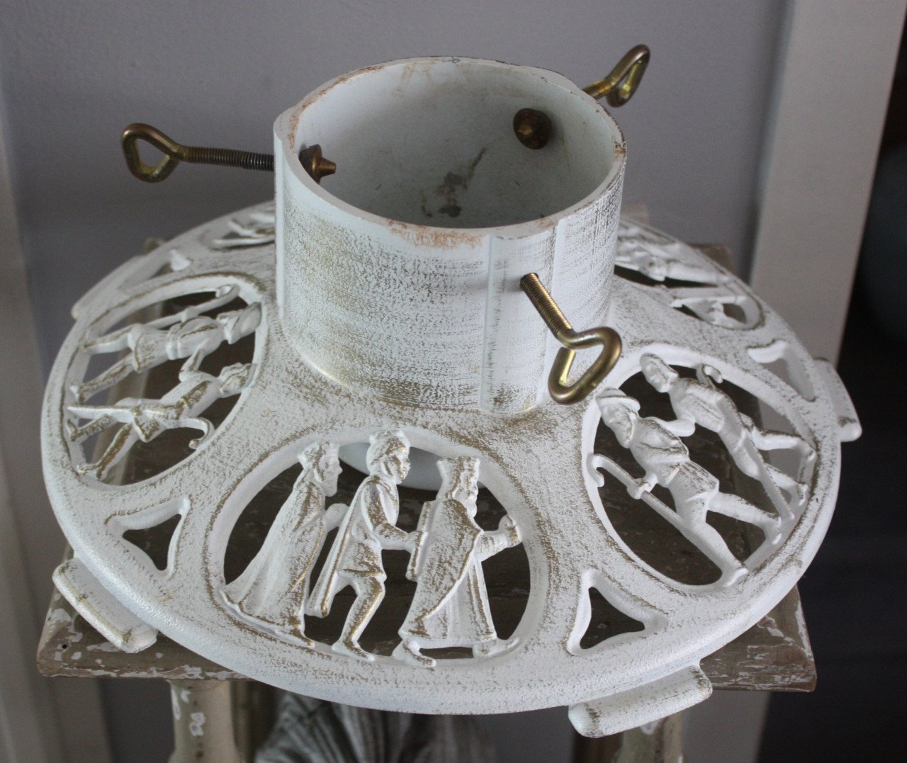 Metalen kerstboom standaard wit met goudkleur