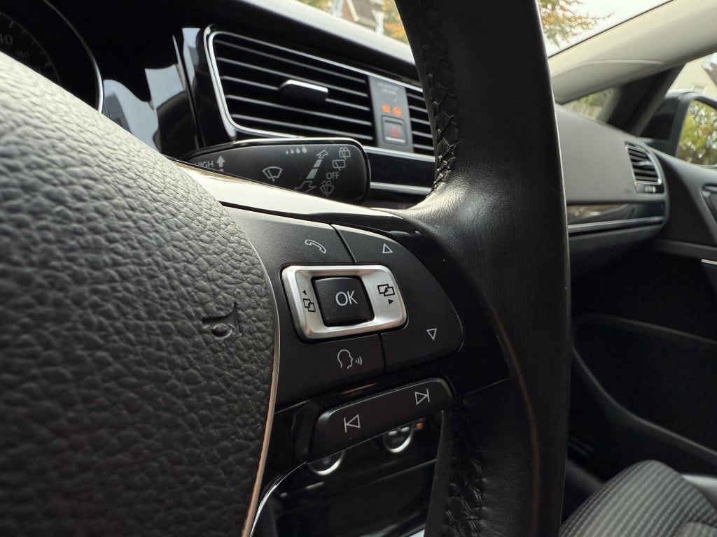 Volkswagen Golf 1.4 tsi highline // goed uitgeruste automaat //