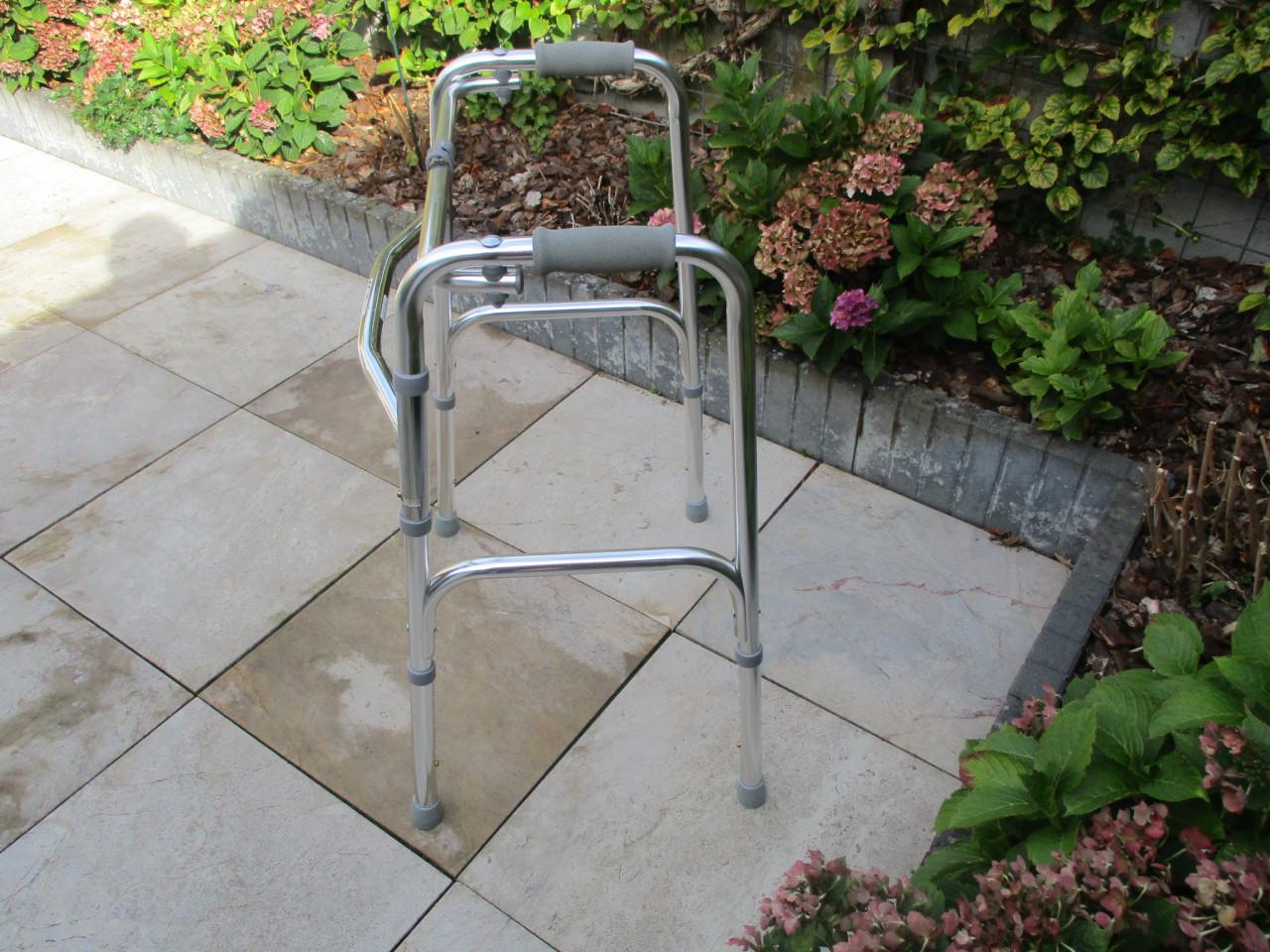 Nieuw opvouwbaar looprek van Medipoint in hoogte instelbaar