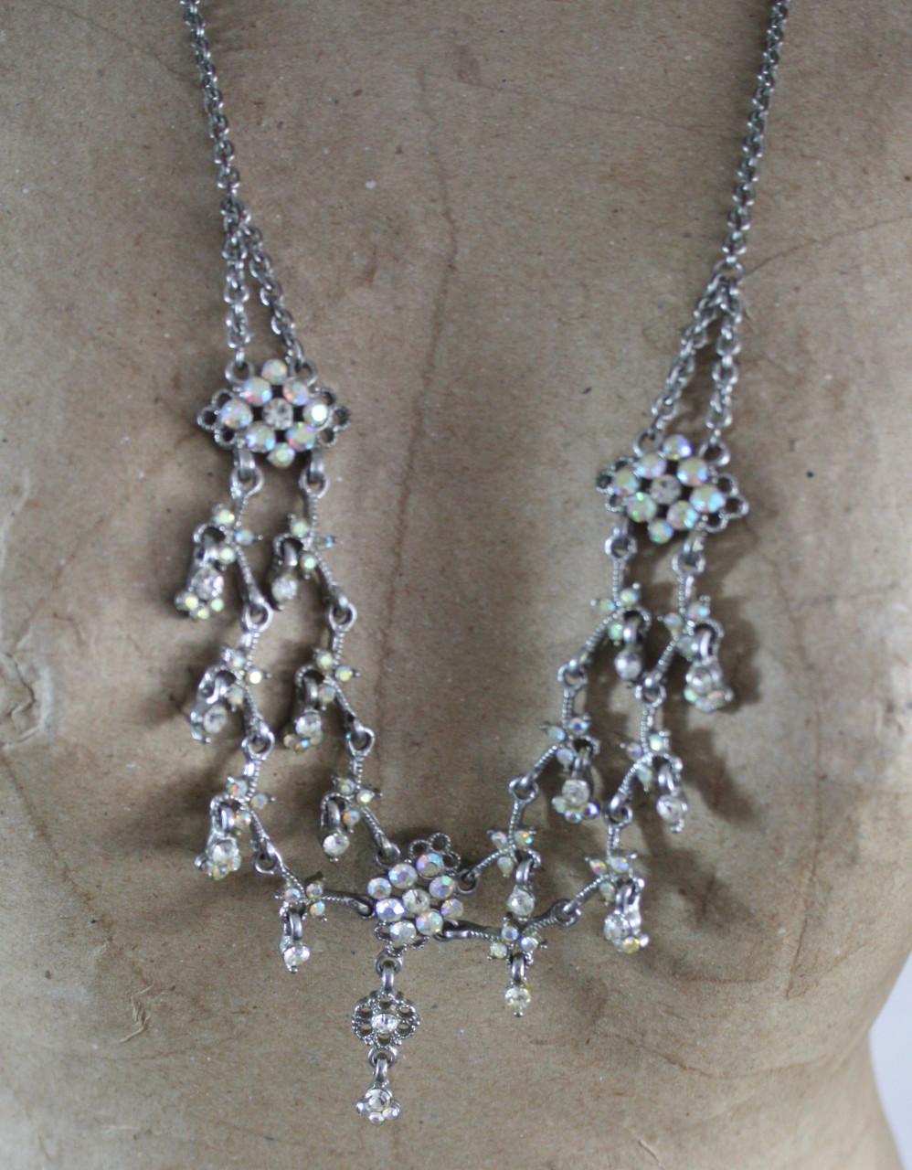 Zilverkleurige ketting met glitter steentjes