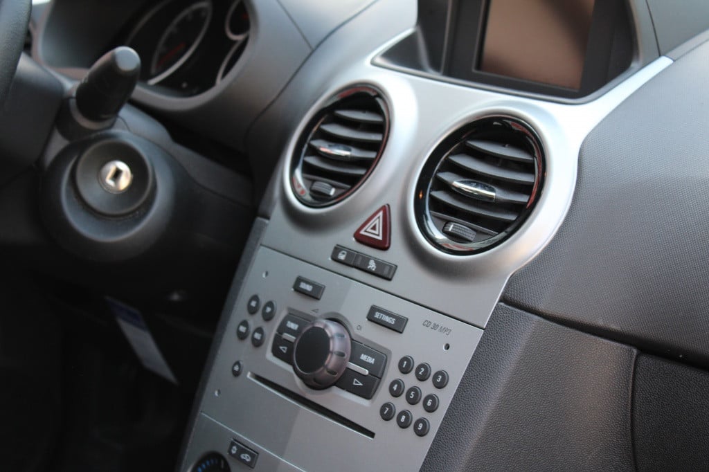 Opel Corsa 1.2-16v cosmo