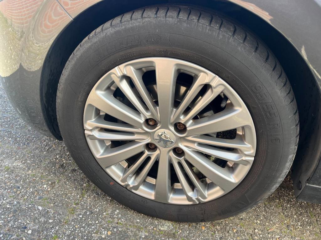 Peugeot 208 1.4 vti envy | orig. nl | navi | climate | cruise