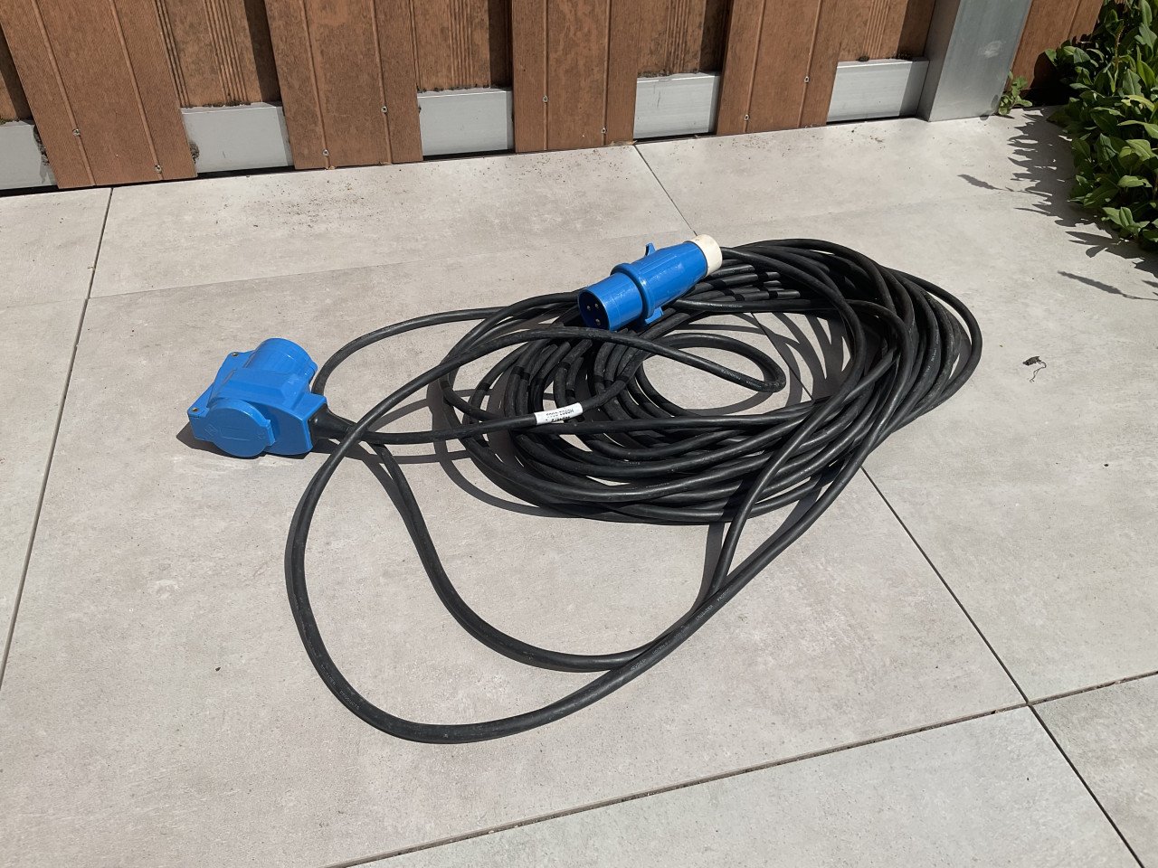 Kabel, stekkerdoos en koppelstuk