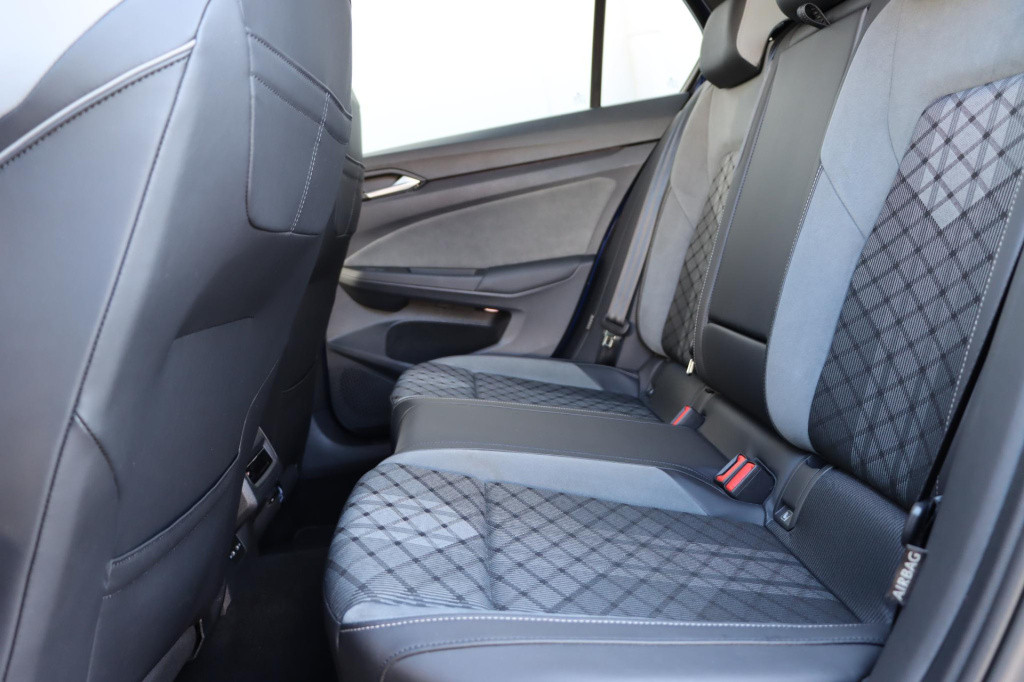 Volkswagen Golf 1.5 etsi r-line 150pk dsg7