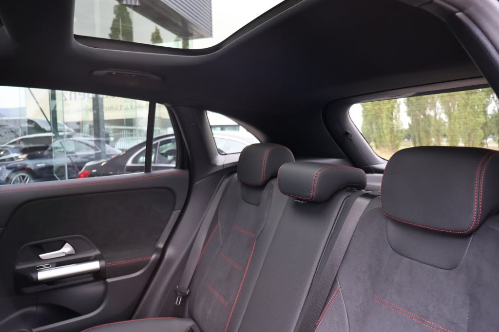 Mercedes-Benz Gla-klasse 250 e edition amg line l facelift l panoramadak l 