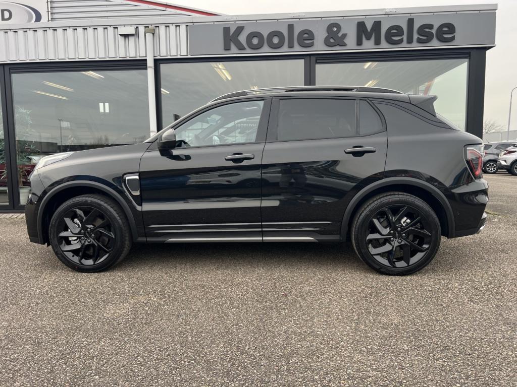 Lynk & Co 01 1.5 261pk plug in hybrid , black edition , pano dak,stuurverwa